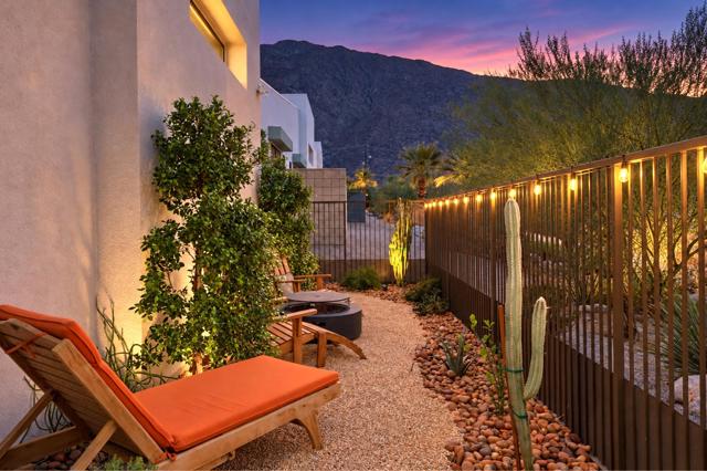160 Obsidian Loop N, Palm Springs, CA 92264