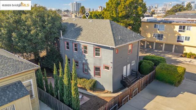 704 17th, Oakland, California 94606-2932, ,Multi-Family,For Sale,17th,41083504