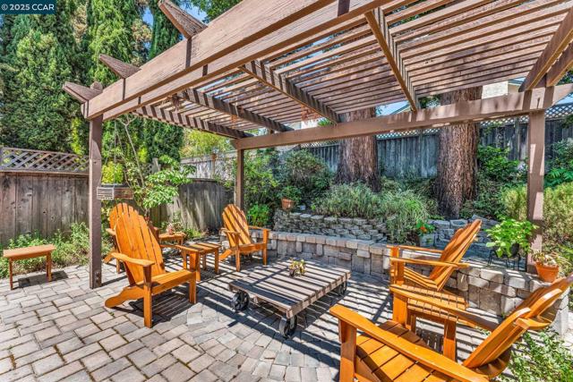 102 Monasterio Ct, San Ramon CA: https://media.crmls.org/mediaz/c6cbd7df-9942-4caa-b16a-7eebf9827105.jpg