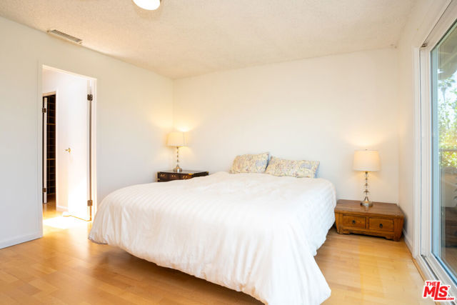 353 Mavis Drive, Los Angeles CA: https://media.crmls.org/mediaz/c6cc26b5-0a56-4b21-b358-48263f9a2220.jpg