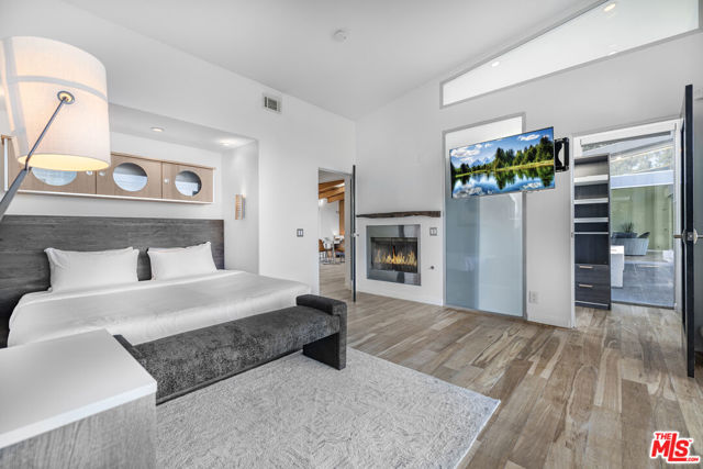 7275 Mulholland Drive, Los Angeles CA: https://media.crmls.org/mediaz/c6cc59d0-c899-43a3-bd2d-915213cf42ad.jpg
