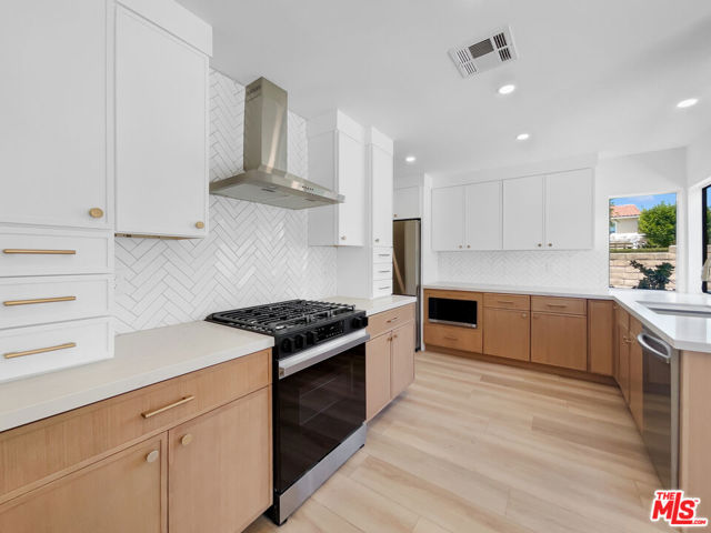 7840 Hillary Drive, West Hills CA: https://media.crmls.org/mediaz/c6cc5eba-1dc3-4a69-bf1c-43bbeec2796a.jpg