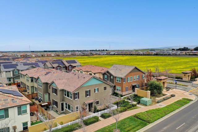 1426 S Central Parkway, Mountain House CA: https://media.crmls.org/mediaz/c6ccc1b1-c0fc-49c7-b13d-d6f46cc32696.jpg