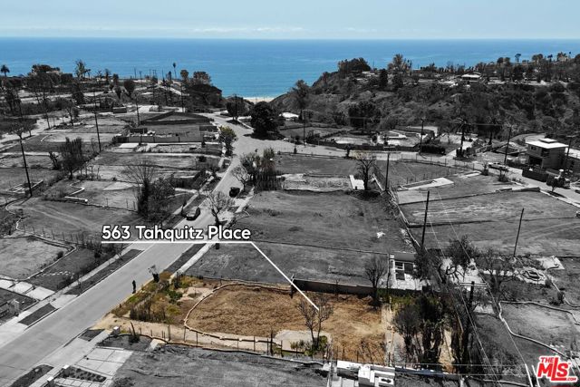 563 Tahquitz Place, Pacific Palisades CA: https://media.crmls.org/mediaz/c6cd128e-19f9-4655-9f20-4c6d39ce7186.jpg