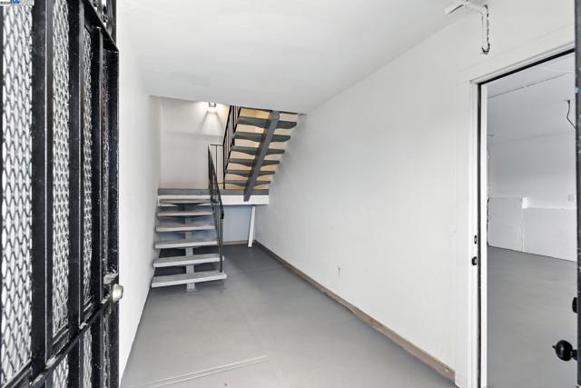 100 Byrne St, Daly City CA: https://media.crmls.org/mediaz/c6cd46ec-f4bc-4eab-81b5-ae37dc0ab19c.jpg