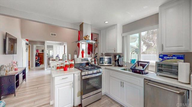 1604 Woodrum PL, El Cajon CA: https://media.crmls.org/mediaz/c6cdc12a-bd7c-4a3f-bd8d-d4d1653e9b4c.jpg