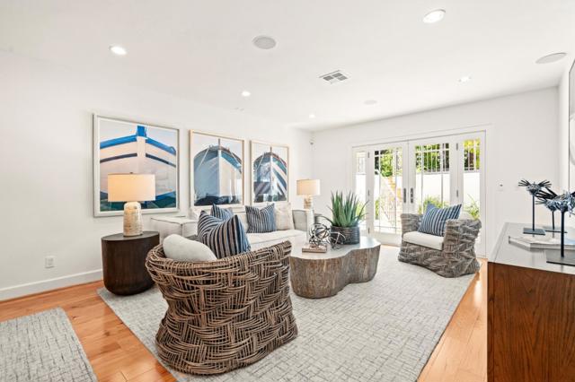 6 Zachary Court, Menlo Park CA: https://media.crmls.org/mediaz/c6cdef24-6de1-4ed4-b044-3918d4fd857a.jpg
