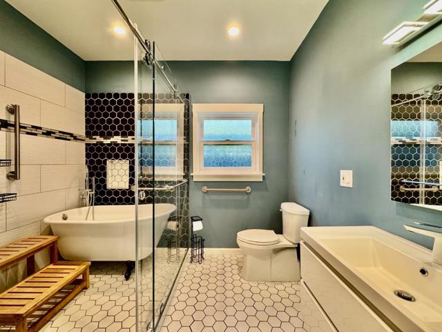 809 Bayswater Avenue, Burlingame CA: https://media.crmls.org/mediaz/c6ce2e19-5282-478f-9620-653d4ea6bfda.jpg