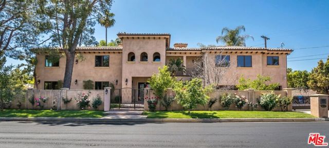 5427 Genesta Avenue, Encino CA: https://media.crmls.org/mediaz/c6cea75a-9afd-4639-8c58-158c528b0f17.jpg