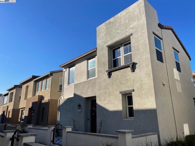 1616 Westwind Way, Lathrop CA: https://media.crmls.org/mediaz/c6cf0367-2e9f-4f6c-8c9d-e0f4f248c567.jpg