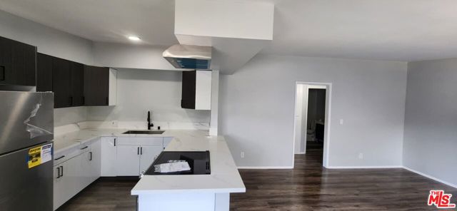 101 Catamaran (#3,4,5,6) Street, Marina del Rey CA: https://media.crmls.org/mediaz/c6cf5481-b0b2-4f1f-8741-edfcb7409a65.jpg