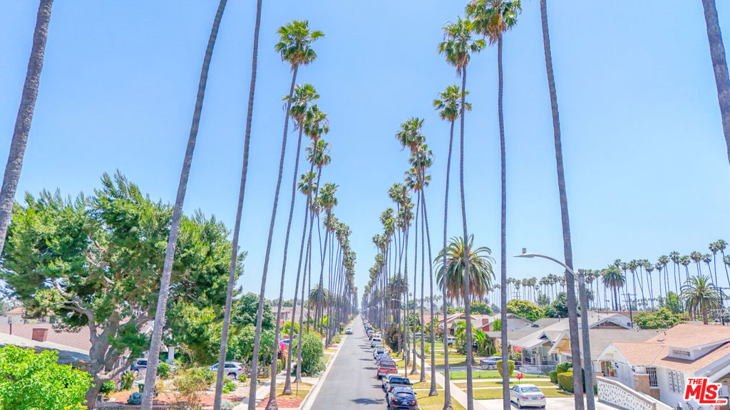 https://media.crmls.org/mediaz/c6d0178b-ba1a-41a0-ad9d-464d8d7b37f6.jpg?preset=X-Large
