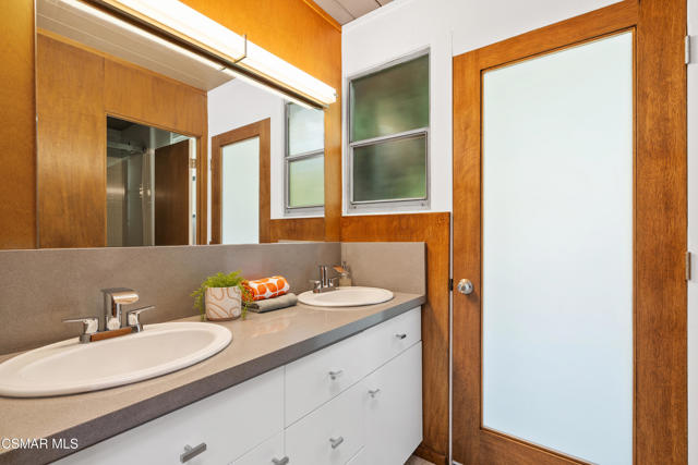 1449 Fordham Avenue, Thousand Oaks CA: https://media.crmls.org/mediaz/c6d0bce7-a4ae-44f7-808f-7f0a7f6eff79.jpg