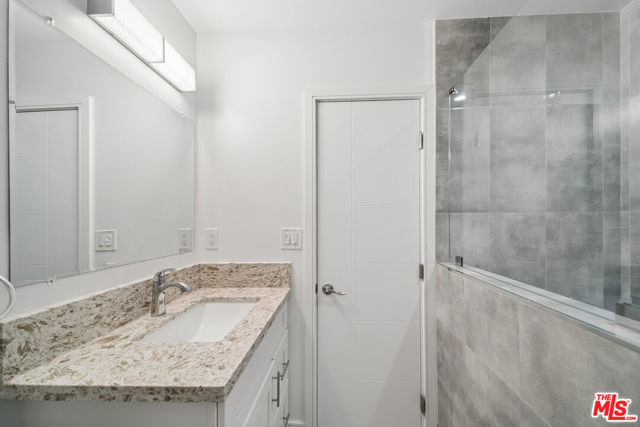 5341 Vantage Avenue, 3 photo 13