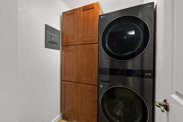 318 Innisfree Drive, Daly City CA: https://media.crmls.org/mediaz/c6d167ac-08ff-4b96-98d2-bdcac134d6e2.jpg