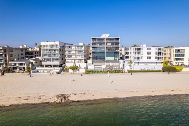 3860 Riviera Dr, San Diego CA: https://media.crmls.org/mediaz/c6d27ca2-8af0-474f-a133-fed102e9250e.jpg