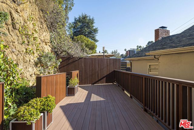 2318 Canyon Drive, Los Angeles CA: https://media.crmls.org/mediaz/c6d2fa23-a55c-46ef-a594-958c72099096.jpg