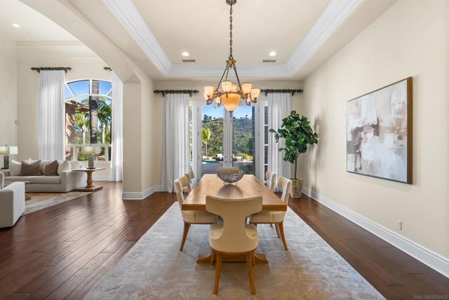 4695 Rancho Verde Trl, San Diego CA: https://media.crmls.org/mediaz/c6d2fef9-0cf0-4519-abd2-94dce4230ada.jpg