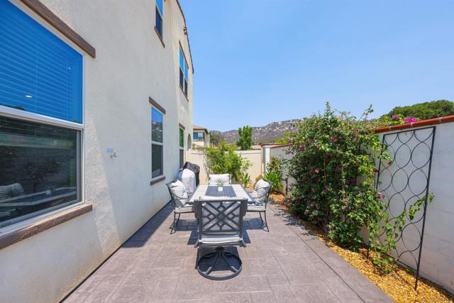 2065 Carol Lee Ln, Escondido CA: https://media.crmls.org/mediaz/c6d3439a-82c9-4402-9e26-6b9620a24e19.jpg