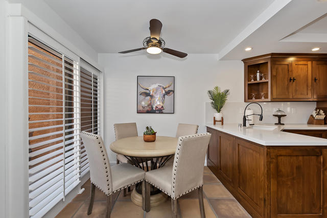 019_Breakfast Area