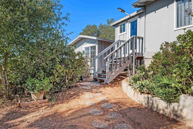 11270 San Luis Rey Dr, Valley Center CA: https://media.crmls.org/mediaz/c6d3e41f-2c1c-47bc-a8b8-bc639bb7d61e.jpg