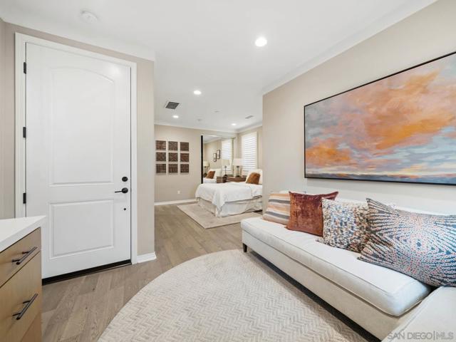916 Camino Aldea, Chula Vista CA: https://media.crmls.org/mediaz/c6d3e67b-f738-4231-8898-d1fc2d31903c.jpg