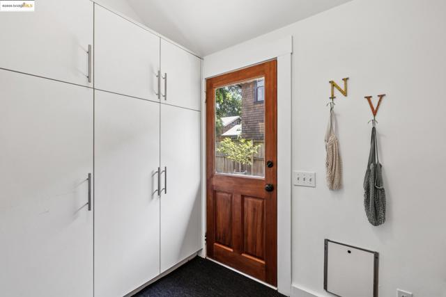 3019 Benvenue Ave, Berkeley CA: https://media.crmls.org/mediaz/c6d440e8-5905-4d69-ad4a-97819c9e1bde.jpg