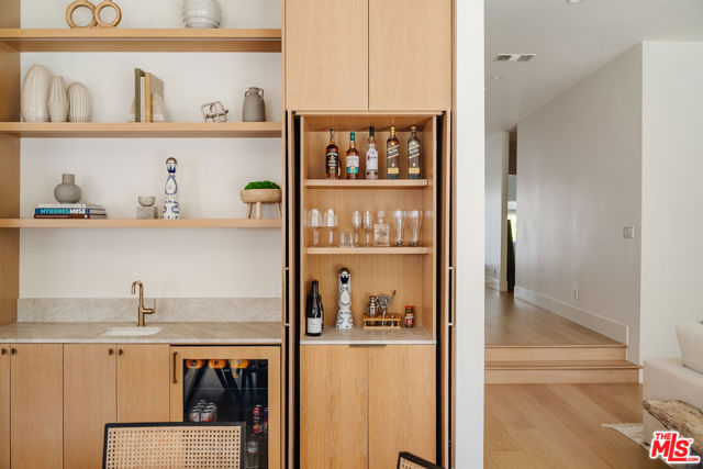 4508 Vesper Avenue, Sherman Oaks CA: https://media.crmls.org/mediaz/c6d448d9-ae67-4fab-a644-39fdd6440140.jpg