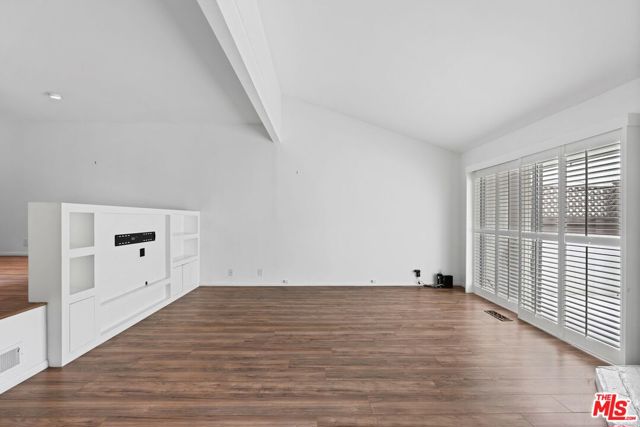 17114 Palisades Circle, Pacific Palisades CA: https://media.crmls.org/mediaz/c6d4b785-cd03-4078-b5ec-549f23628652.jpg