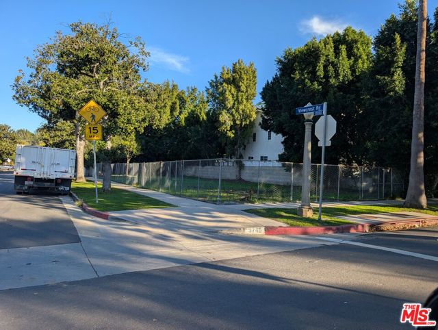 3746 Vantage Avenue, Studio City CA: https://media.crmls.org/mediaz/c6d4e1c7-f967-4f81-8ab6-04d55a690c13.jpg