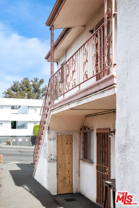 4214 W Slauson Avenue, Los Angeles CA: https://media.crmls.org/mediaz/c6d4ef8d-2c77-433c-a4c9-87c5af0def09.jpg