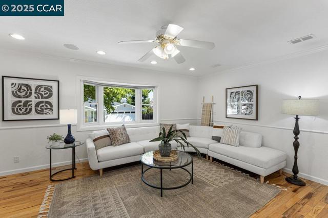41 Iris Ln, Walnut Creek CA: https://media.crmls.org/mediaz/c6d55f12-a488-436d-b035-ff7c782f2e8f.jpg