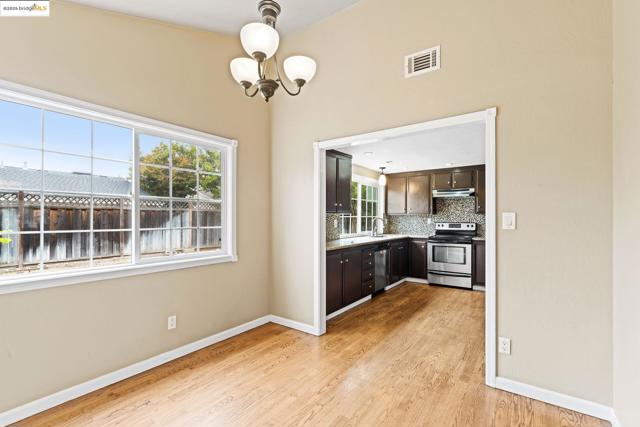 838 Hazel St, Livermore CA: https://media.crmls.org/mediaz/c6d68120-ee7f-4006-9def-969d746a3aaa.jpg