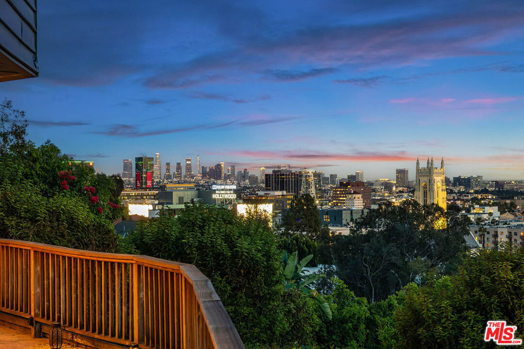 6931 Paseo Del Serra