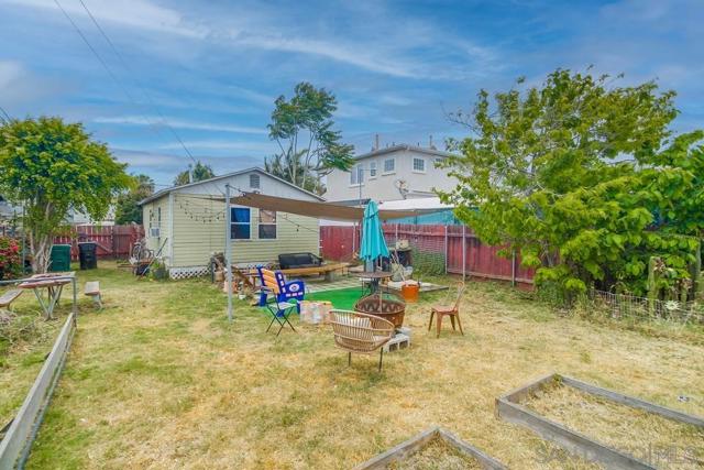 2119 Bacon St, San Diego CA: https://media.crmls.org/mediaz/c6d79f32-fd3f-4375-bf44-ff86a9be8191.jpg