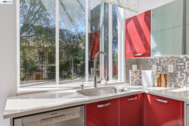 906 Vista Pointe Dr, San Ramon CA: https://media.crmls.org/mediaz/c6d823d6-9cbd-4f3b-bac6-12255141aa70.jpg