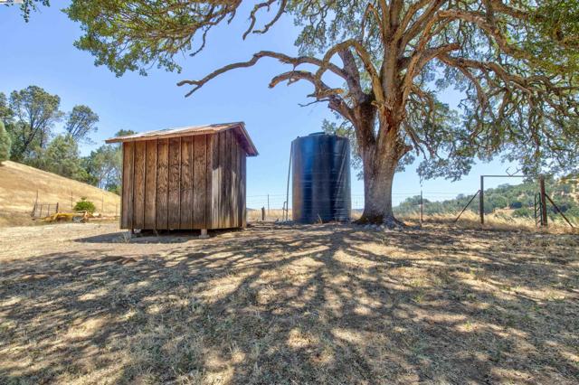 5281 Chiles Pope Valley Rd,  CA: https://media.crmls.org/mediaz/c6d82865-bab3-48f9-bc1b-77cdd2c26f56.jpg