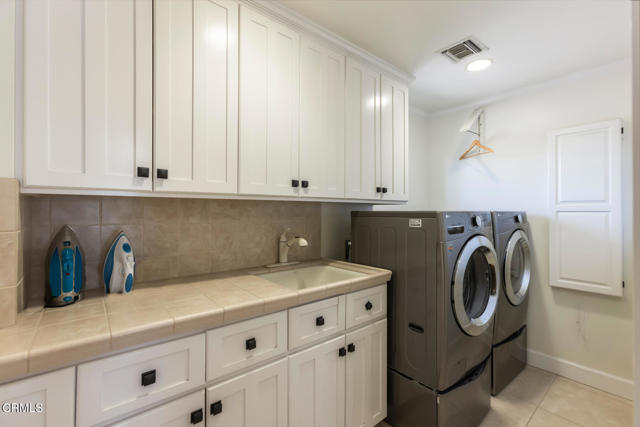 3626 Saint Elizabeth Road, Glendale CA: https://media.crmls.org/mediaz/c6d84339-542a-4900-bc08-10eded11a19e.jpg