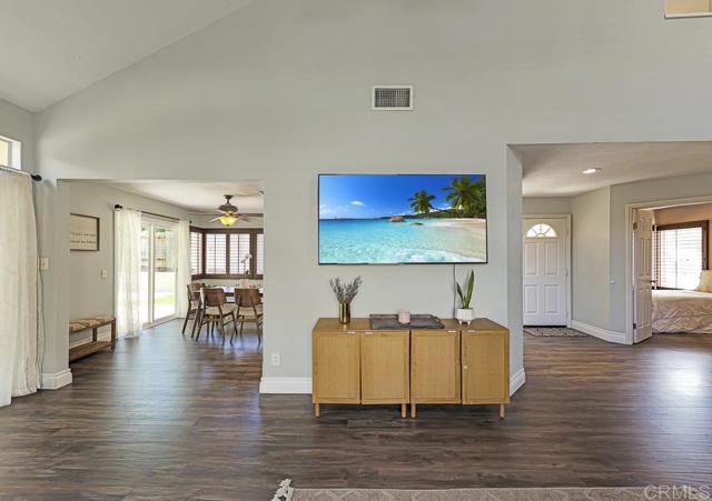 1216 Woodview Drive, Oceanside CA: https://media.crmls.org/mediaz/c6d88c5e-edb0-433f-8ef2-cc7aed64bc1d.jpg