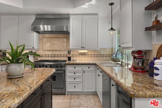 1786 Blossom Court, Thousand Oaks CA: https://media.crmls.org/mediaz/c6d8baae-debf-4c85-9e02-a6ed4695470a.jpg