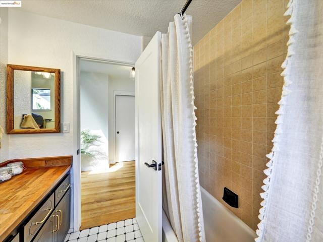 336 Washington Ave, Richmond CA: https://media.crmls.org/mediaz/c6d8c707-b4ba-45ac-91ea-06b327a5dac2.jpg