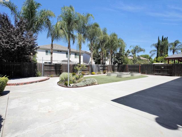 1413 Angus St, Patterson CA: https://media.crmls.org/mediaz/c6d8ed76-e379-46a5-8793-8c2e94f234c1.jpg