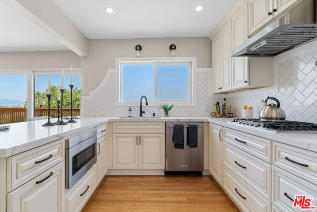 4113 Don Diablo Drive, Los Angeles CA: https://media.crmls.org/mediaz/c6da269c-e130-498e-b214-17c53277ae57.jpg