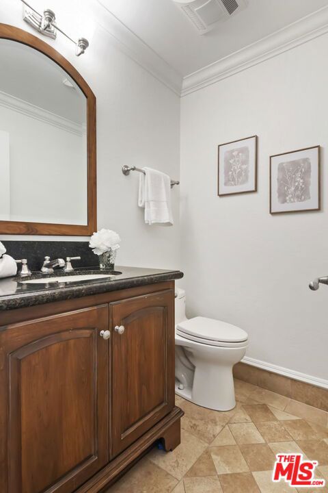 1011 5th Street, Santa Monica CA: https://media.crmls.org/mediaz/c6da6653-d707-41e0-bc41-3d30d25b9616.jpg