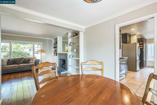 448 Cumberland Dr, Pleasant Hill CA: https://media.crmls.org/mediaz/c6dafb6c-44f2-481e-b4a6-b35d5784e62d.jpg