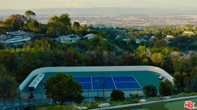 4 Buckboard Lane, Rolling Hills CA: https://media.crmls.org/mediaz/c6db2975-65c6-40f9-9bb6-93403f2886e1.jpg