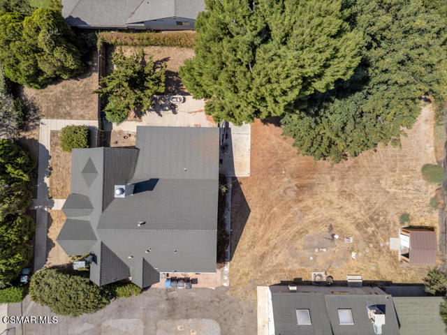 2327 Royal Avenue, Simi Valley CA: https://media.crmls.org/mediaz/c6db4409-10e6-4e8d-9b58-2005e0cce57f.jpg