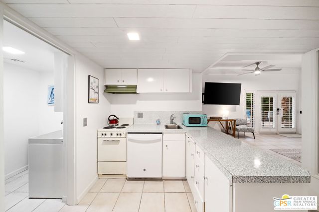 695 N Monterey Road, Palm Springs CA: https://media.crmls.org/mediaz/c6dbb033-6f4e-428d-8dde-54e6b370edeb.jpg
