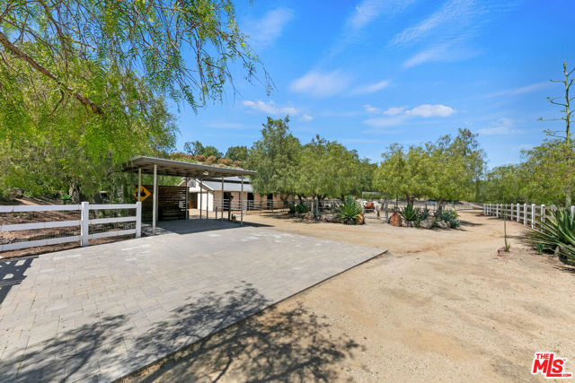 13418 Nightsky Drive, Camarillo CA: https://media.crmls.org/mediaz/c6dbf792-272a-4b11-beb3-d5cd90a8dced.jpg