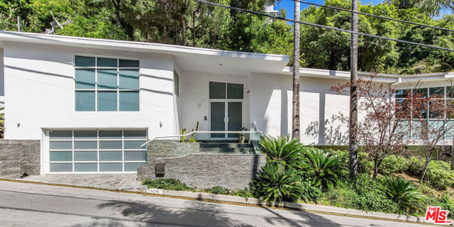 1576 Doheny Drive, Los Angeles, California 90069, 2 Bedrooms Bedrooms, ,2 BathroomsBathrooms,Single Family Residence,For Sale,Doheny,24384945
